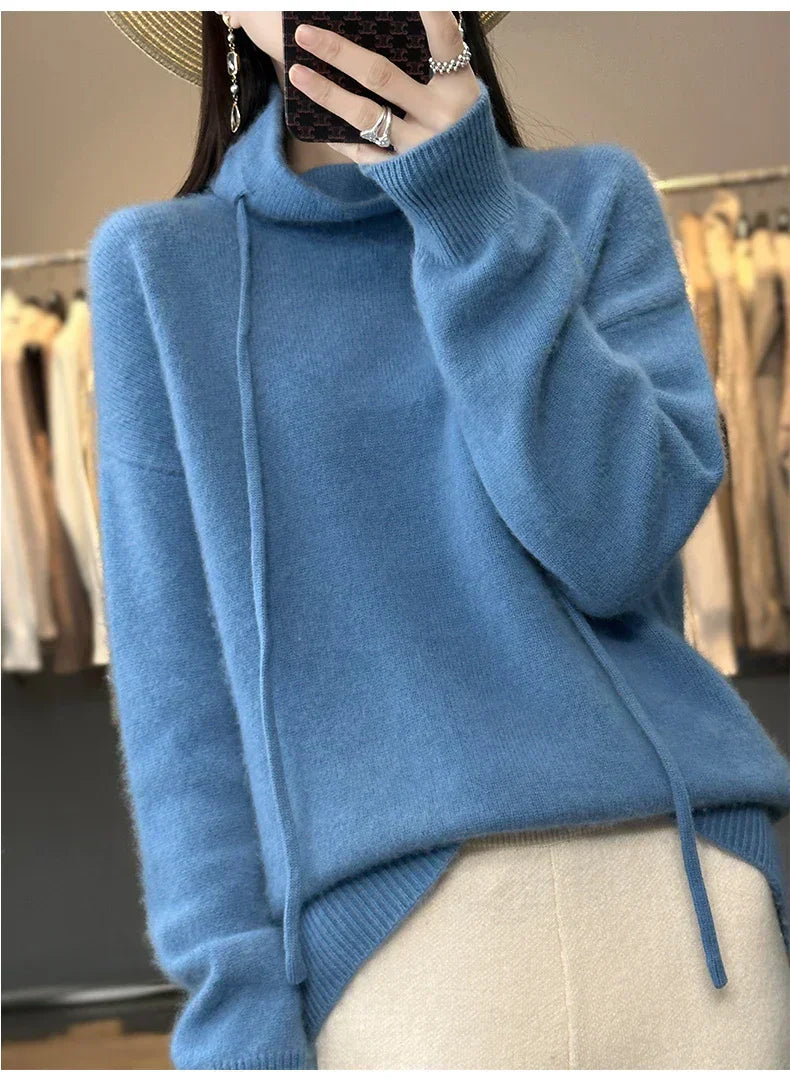 Jutta - Blauer Pullover mit Farbe und Schleife